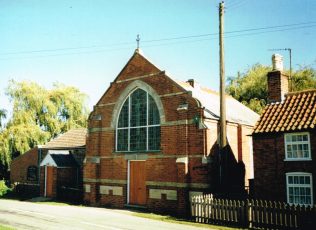 The 1854 Bicker Primitive Methodist chapel on the left; the 1908 chapel is on the right | Keith Guyler 1995