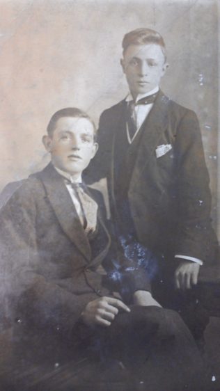 Arthur Parker (seated) with his brother John, or it may be a friend | Jean Reinhardt