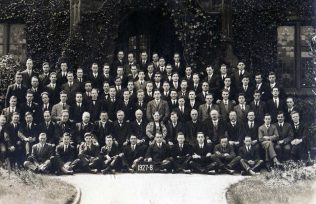 Hartley College 1927/28 Fred front row second from right ** | Jane Richardson